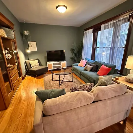 Spacious Lakeview Hideway With Parking!